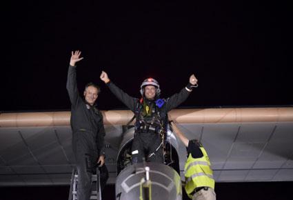 Solar Impulse طائرة تعمل بالطاقة الشمسية تكمل أول رحلة بين قارتين